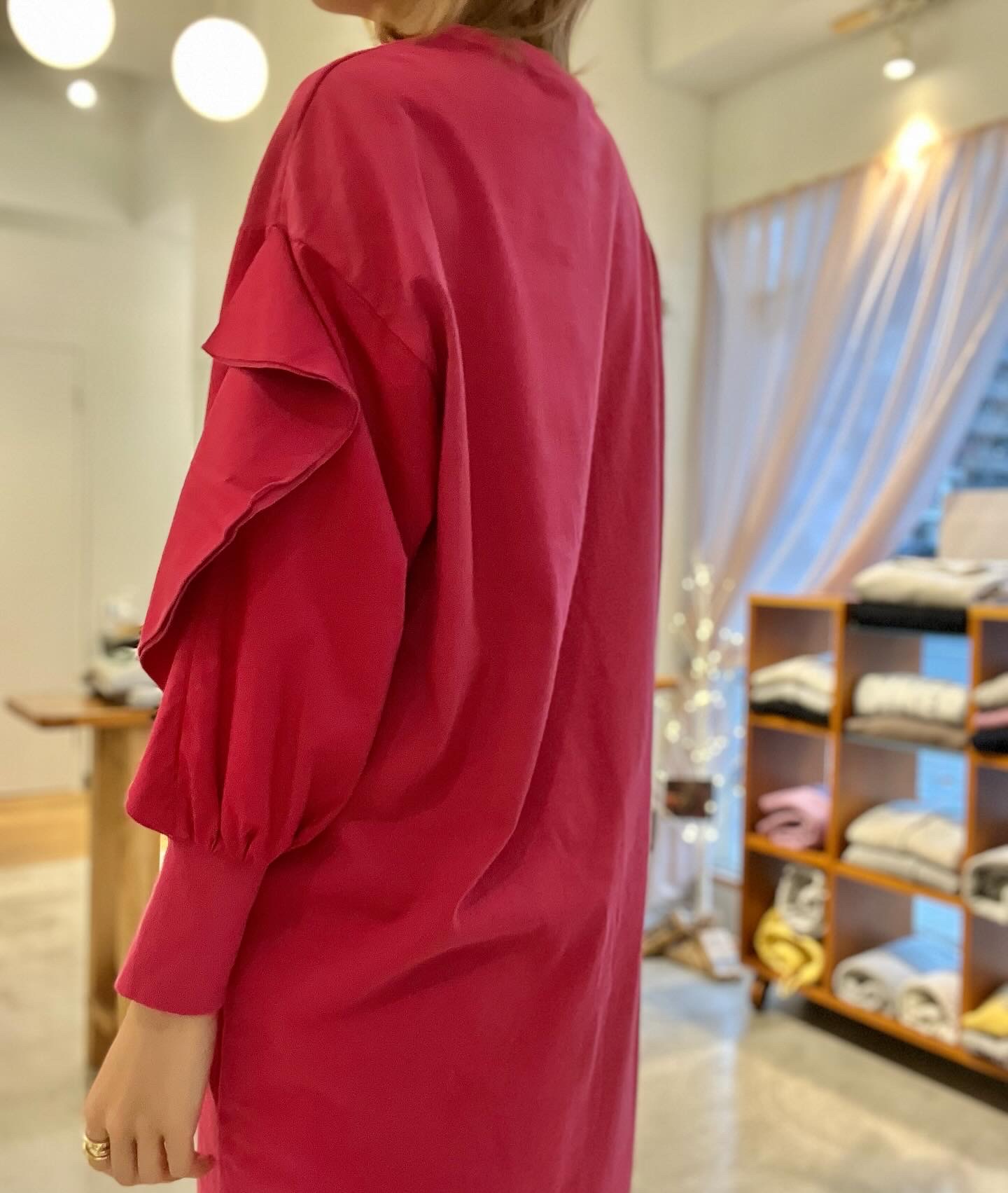 UNIVERSAL SEVENフリルスリーブロングワンピース